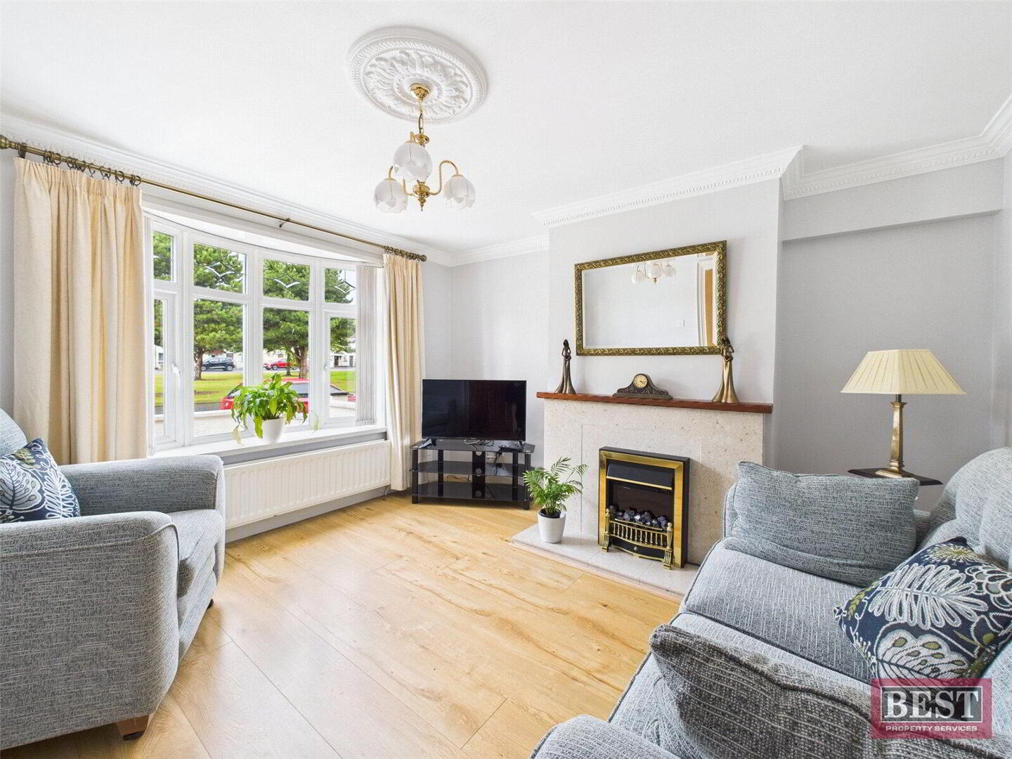 1 Iveagh Crescent 4 of 18
