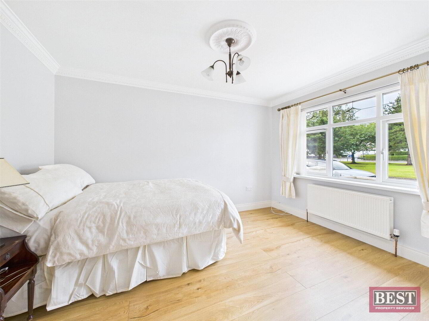 1 Iveagh Crescent 7 of 18
