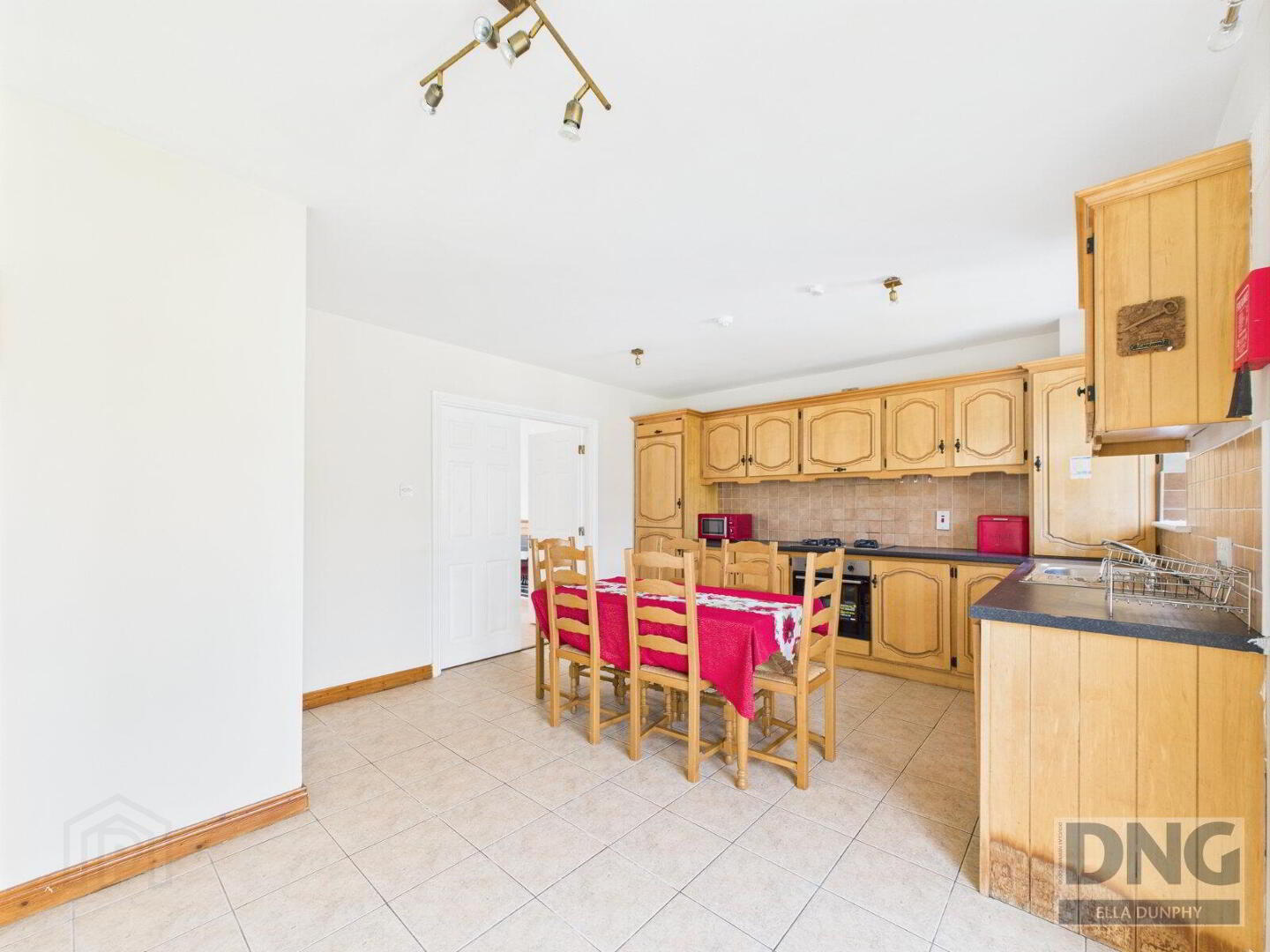 38 Robertshill 5 of 21