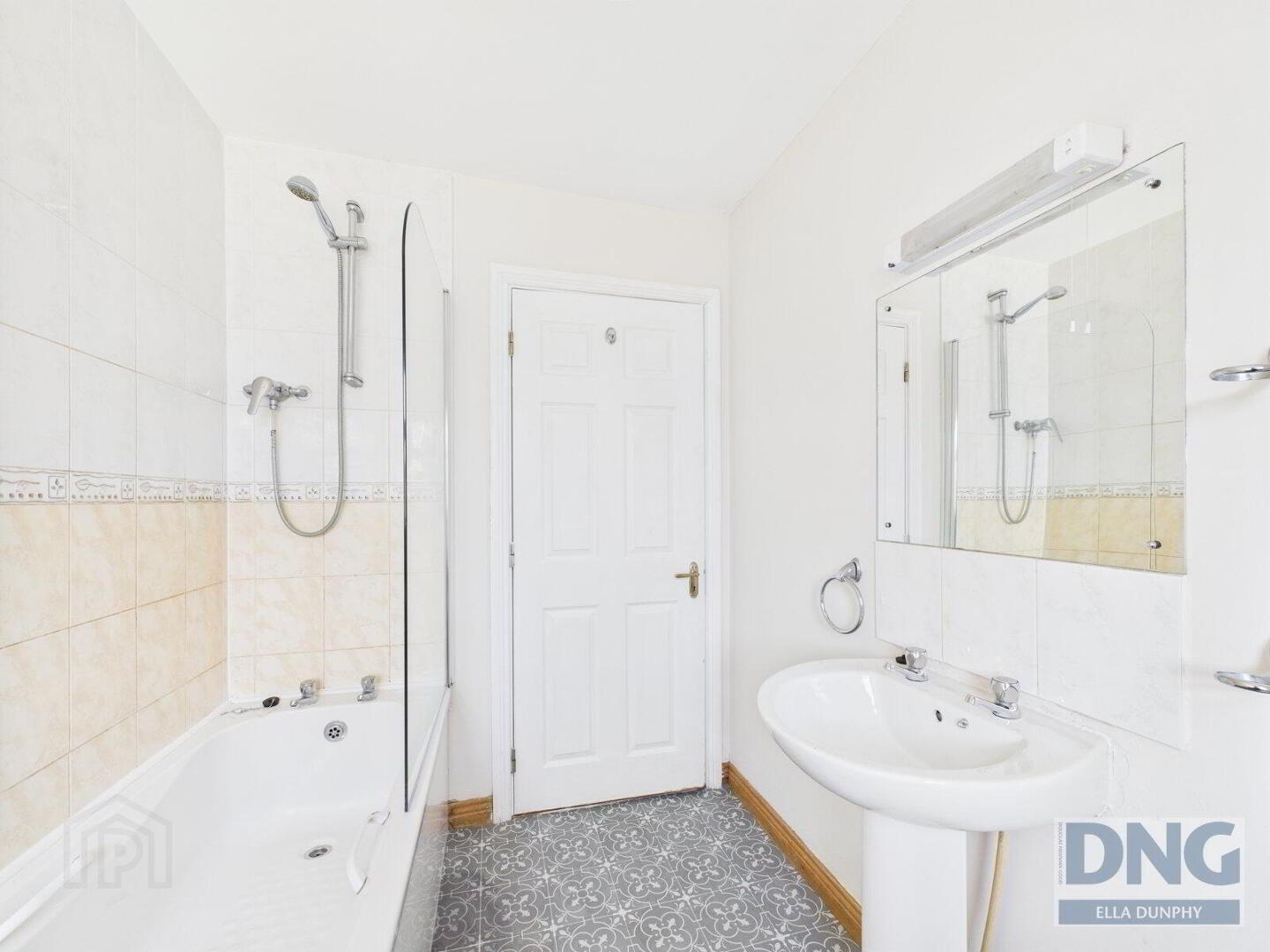 38 Robertshill 10 of 21