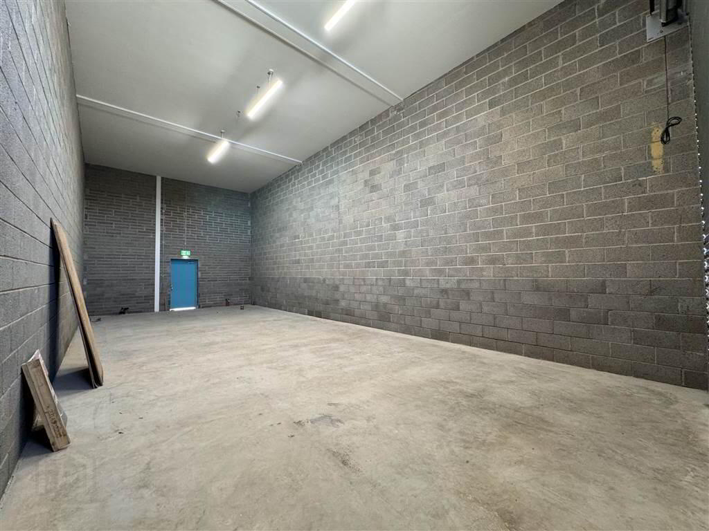 Unit 7, Peace Line Business Park 2 of 8