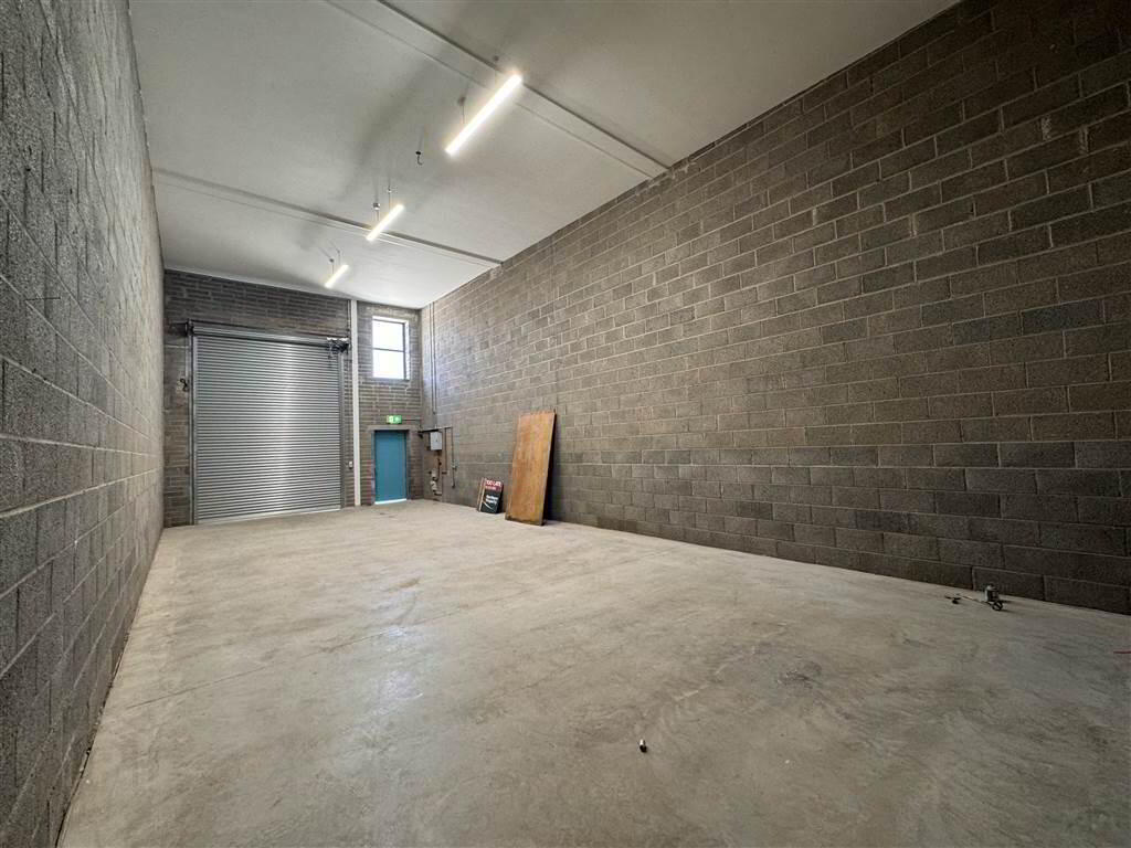 Unit 7, Peace Line Business Park 4 of 8