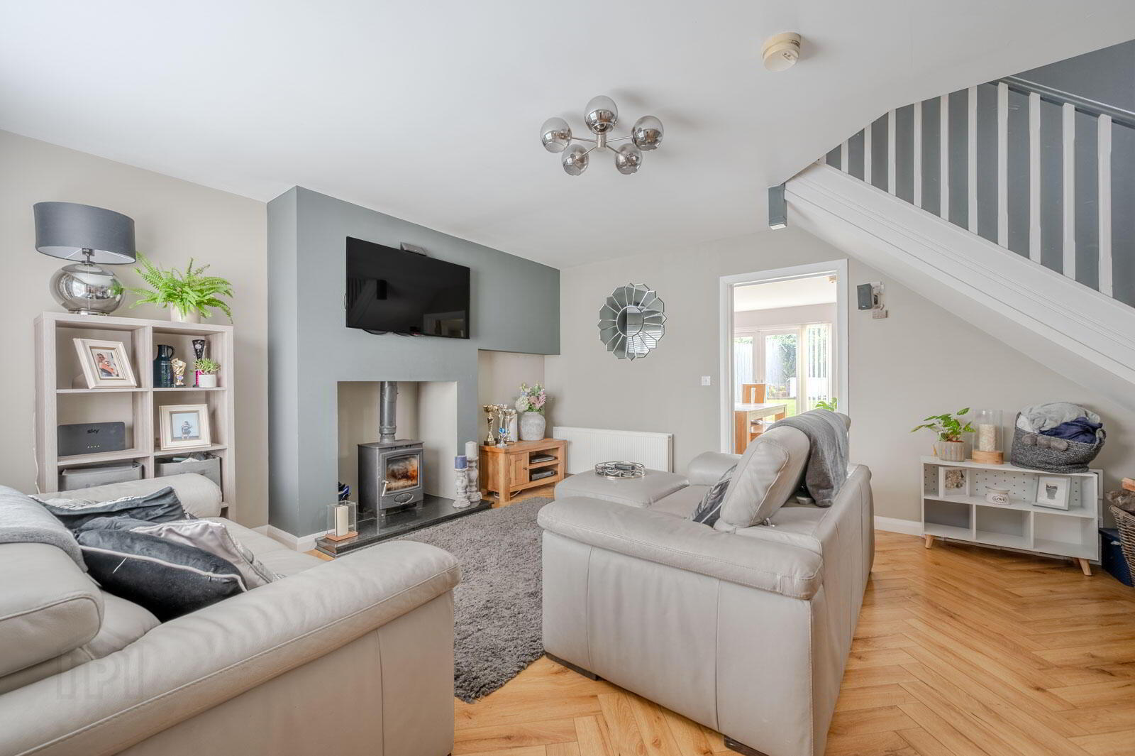 17 Shaftesbury Park 6 of 28
