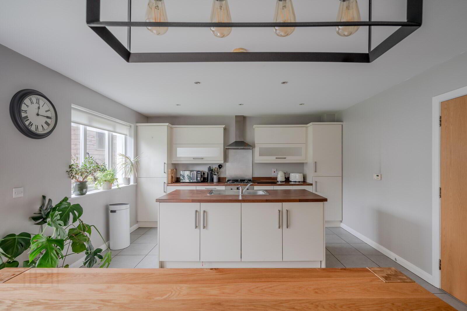 17 Shaftesbury Park 12 of 28