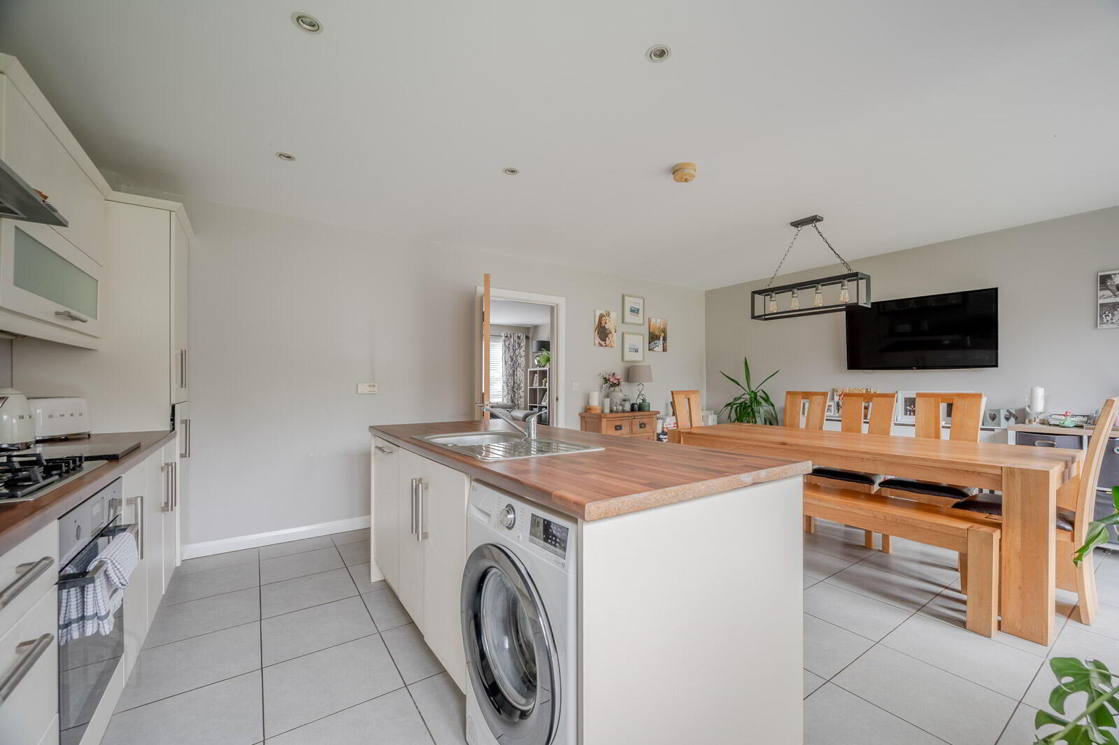 17 Shaftesbury Park 11 of 28