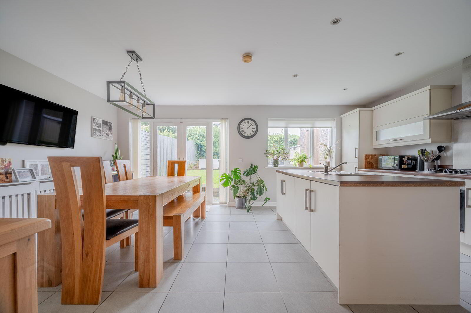 17 Shaftesbury Park 13 of 28
