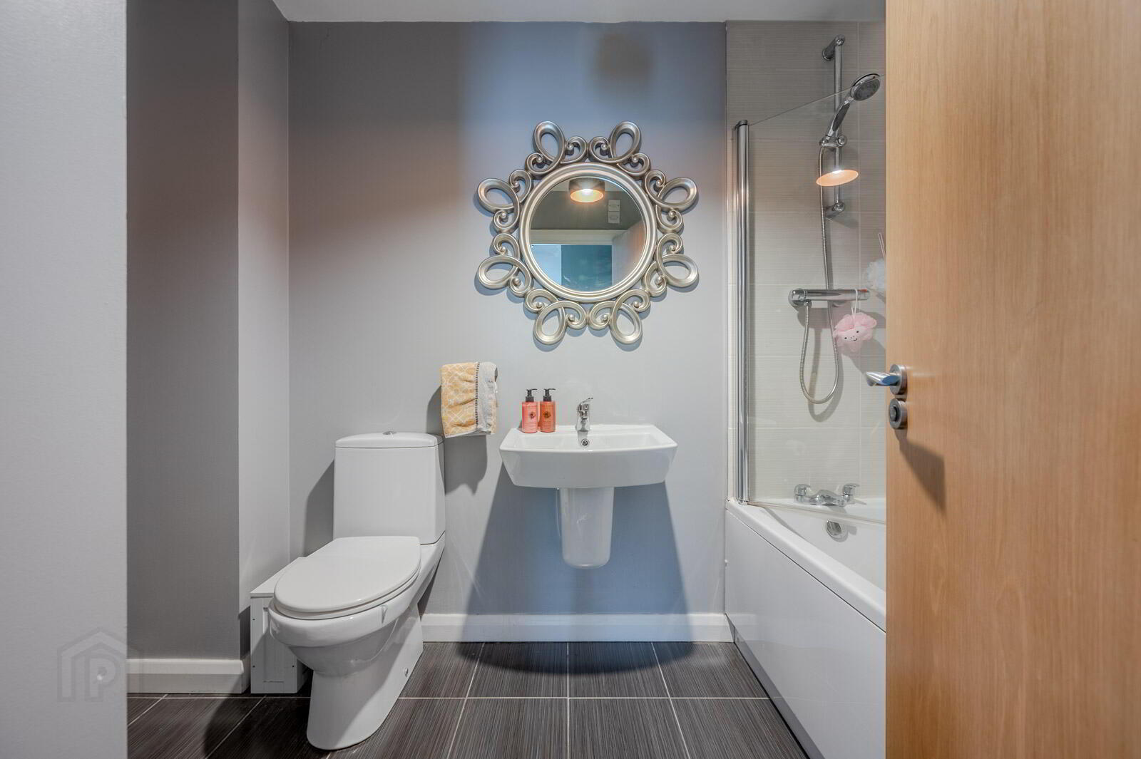 17 Shaftesbury Park 24 of 28