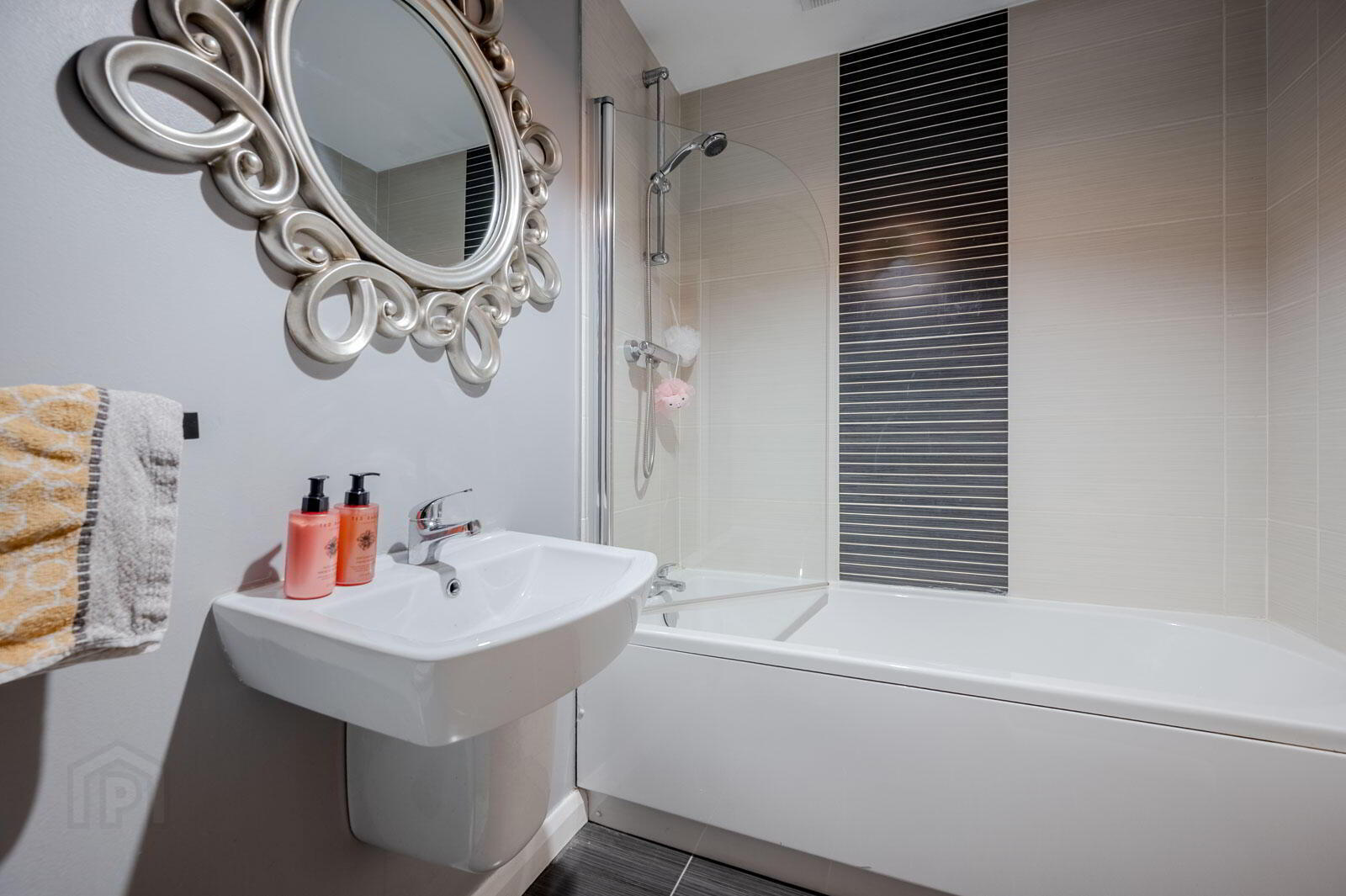 17 Shaftesbury Park 25 of 28