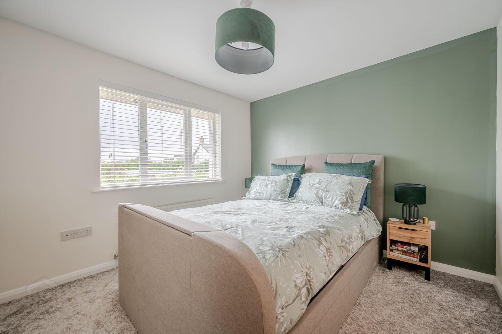 17 Shaftesbury Park 17 of 28