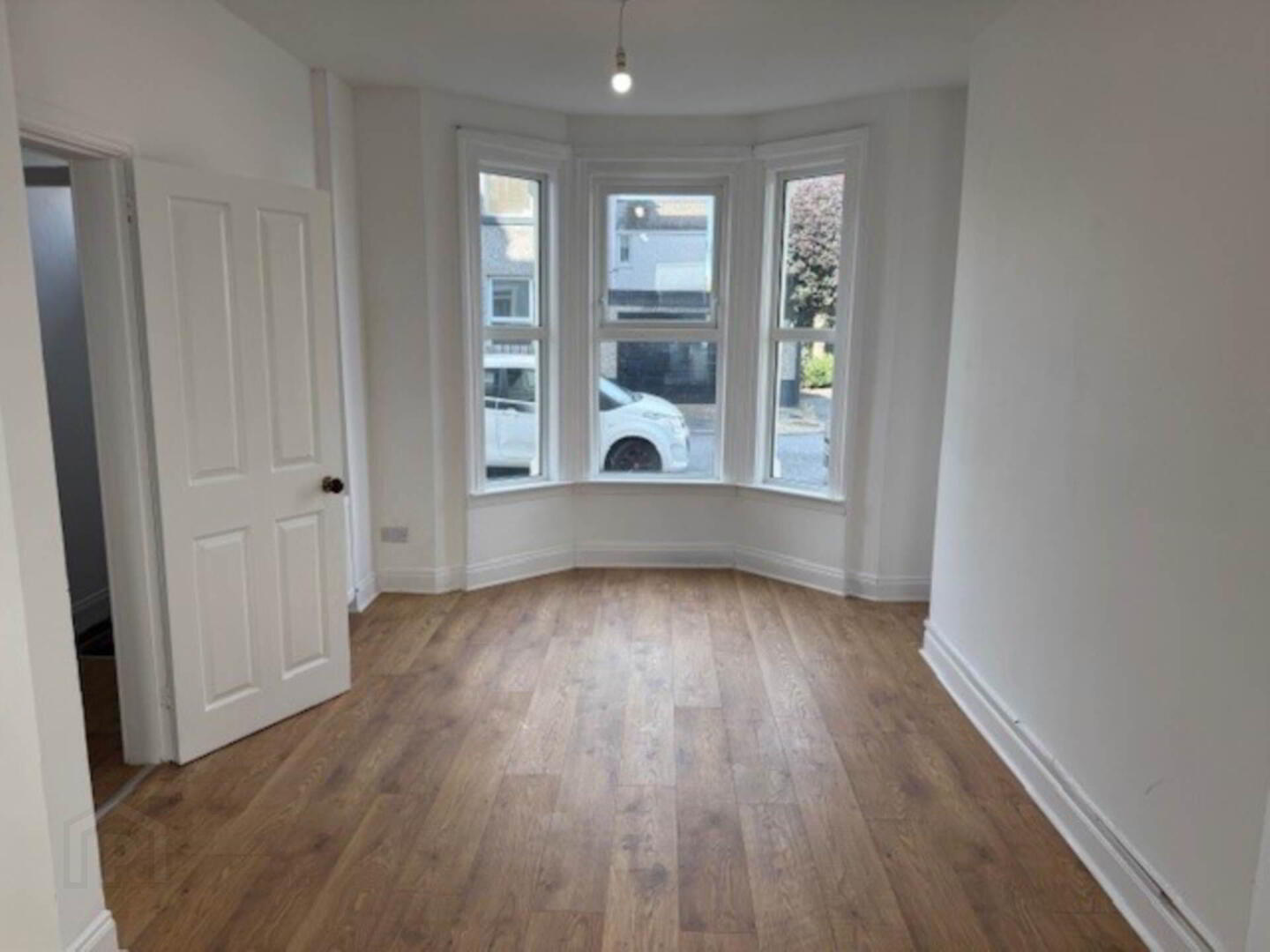 22 Adelaide Avenue 2 of 11