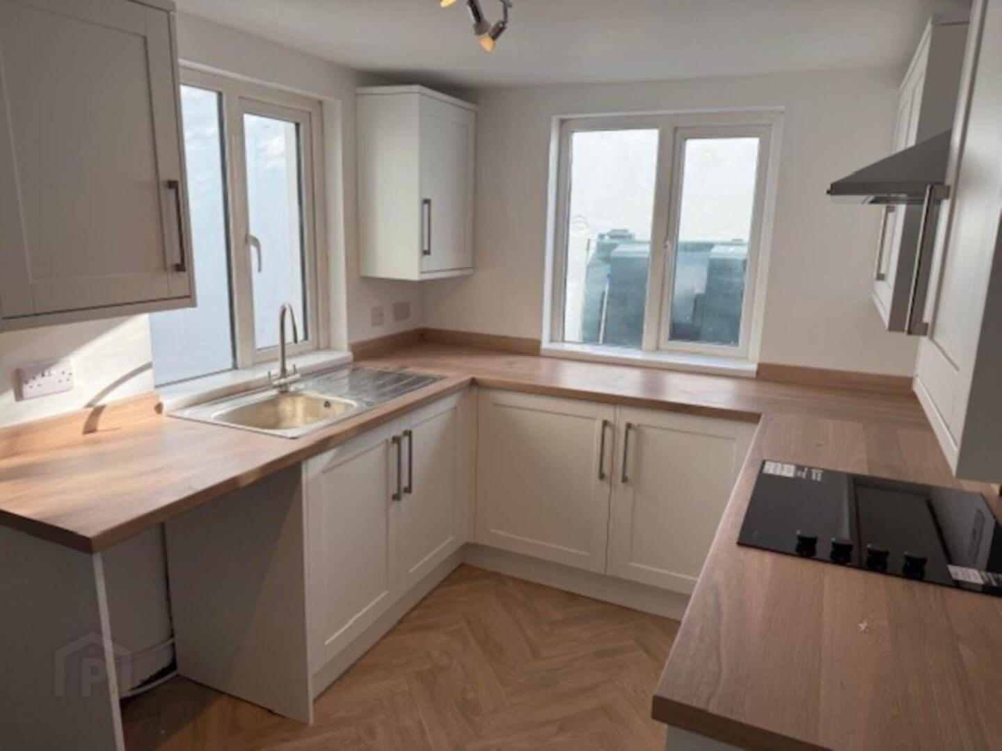 22 Adelaide Avenue 4 of 11