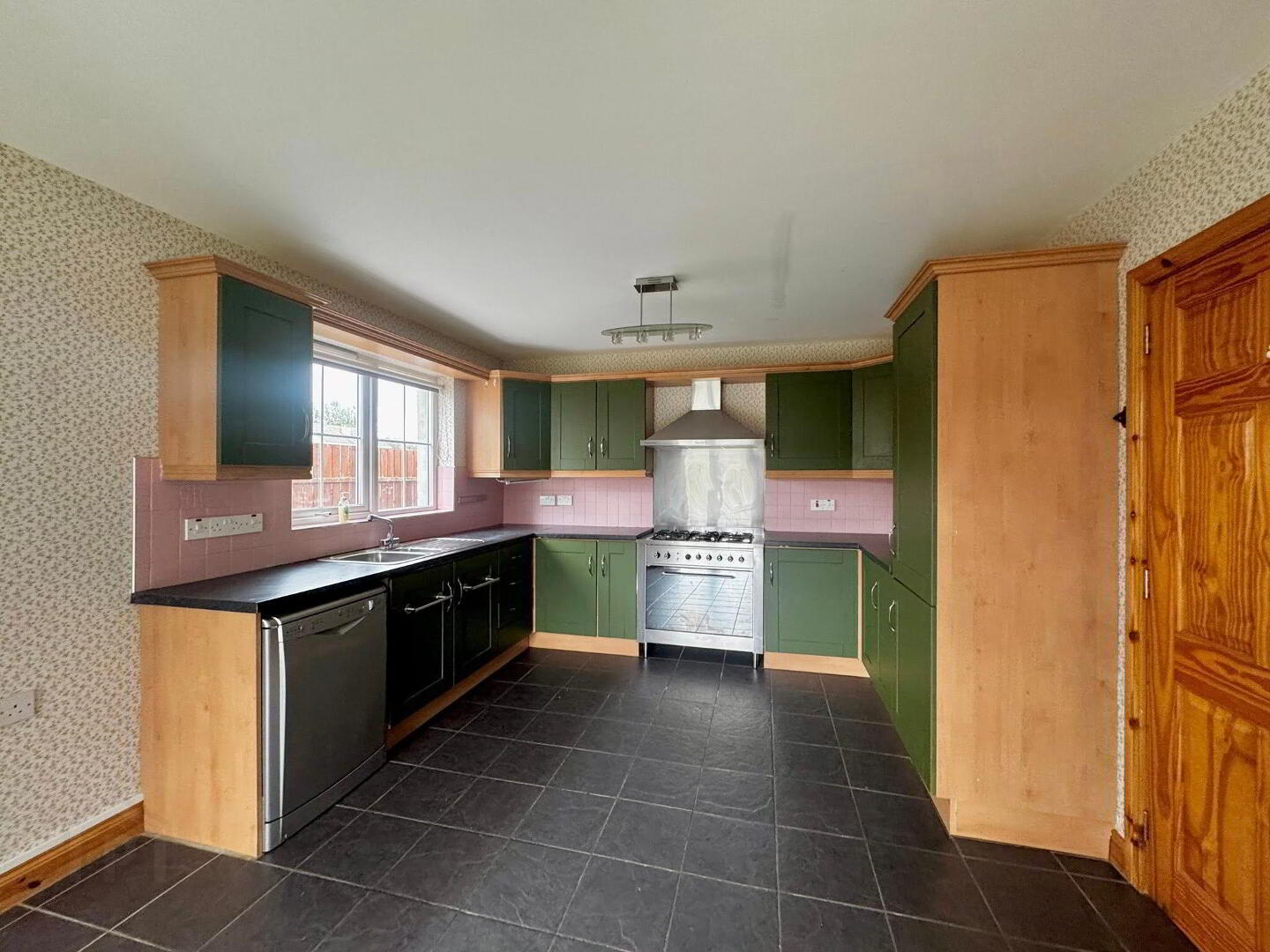 39 Edenmore Crescent 7 of 25