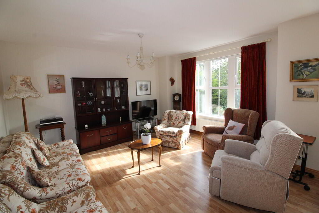 Apt 4, Glenkeen Manor 3 of 13