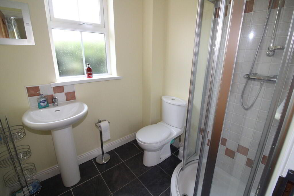Apt 4, Glenkeen Manor 10 of 13