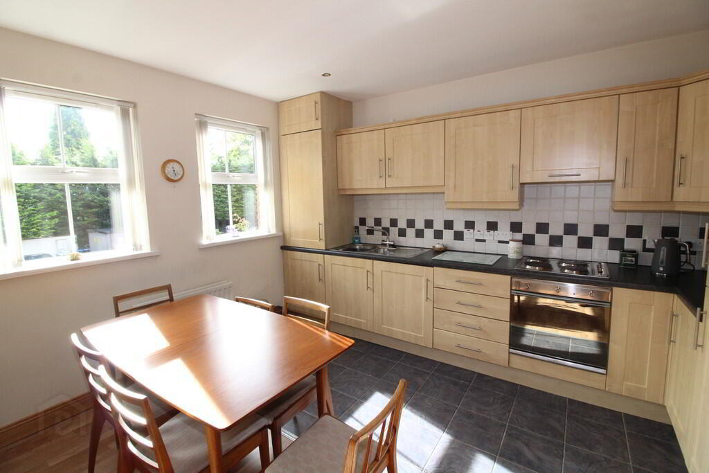 Apt 4, Glenkeen Manor 7 of 13