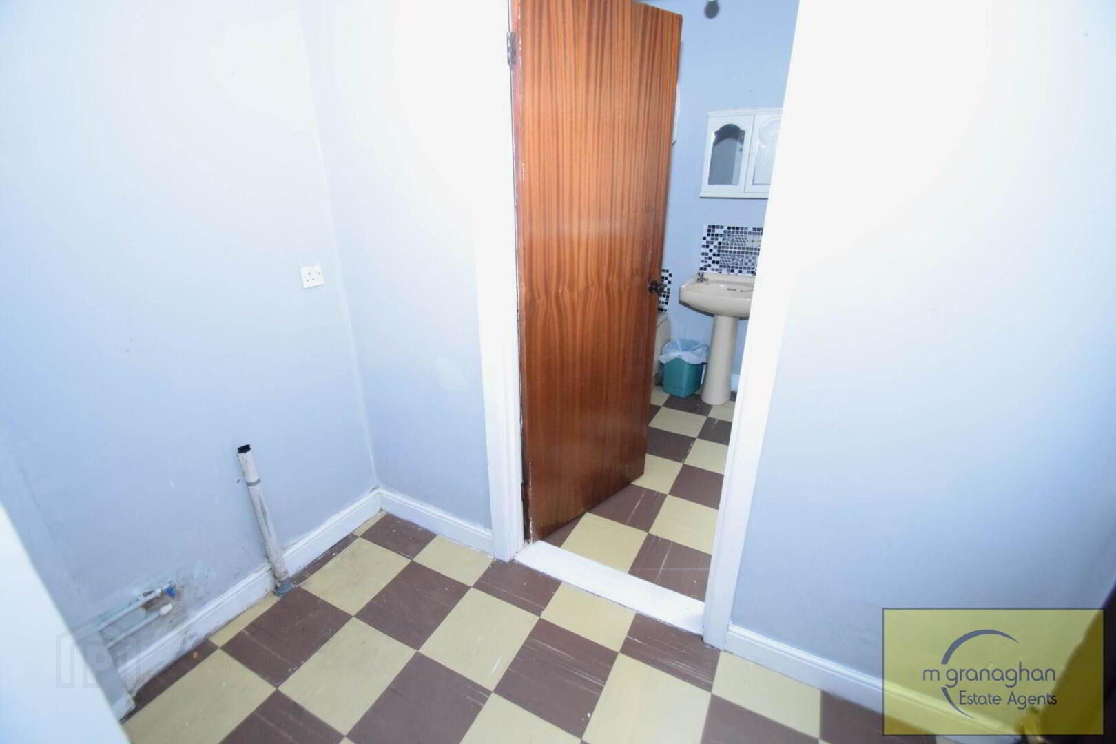 92 Beechmount Parade 8 of 19