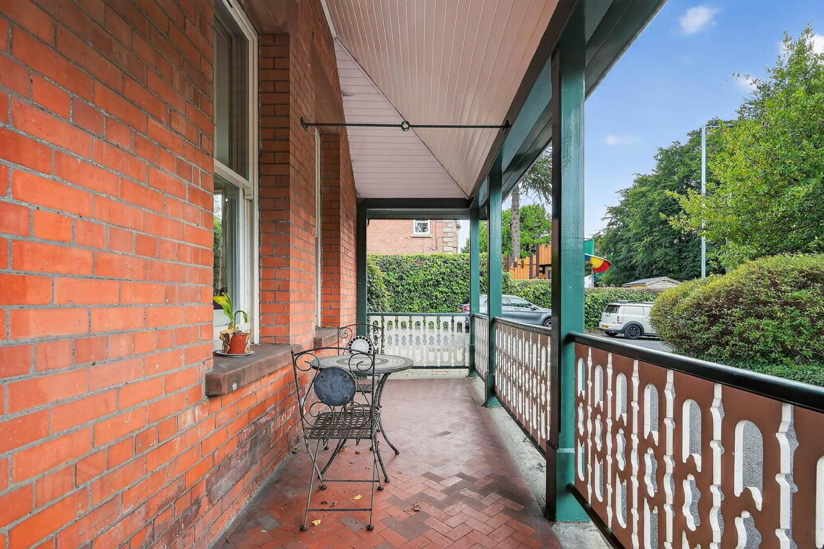 A Apt Seaver House, 138 Malone Road 3 of 17