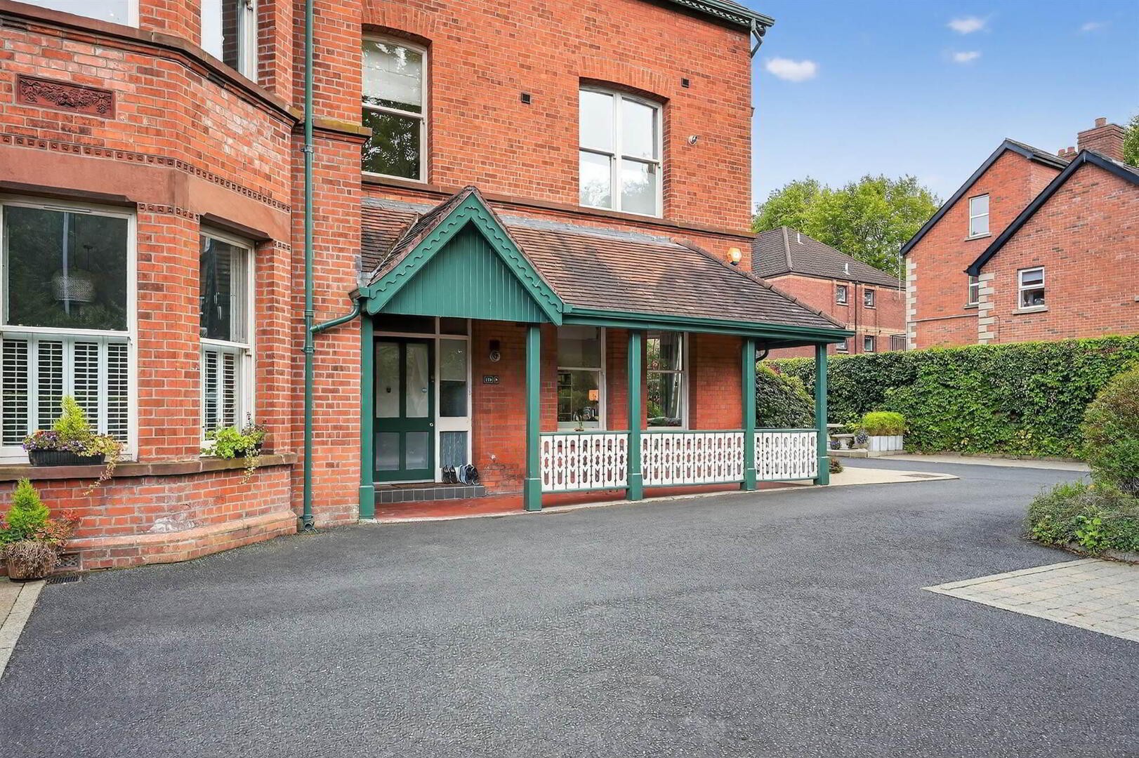 A Apt Seaver House, 138 Malone Road 2 of 17