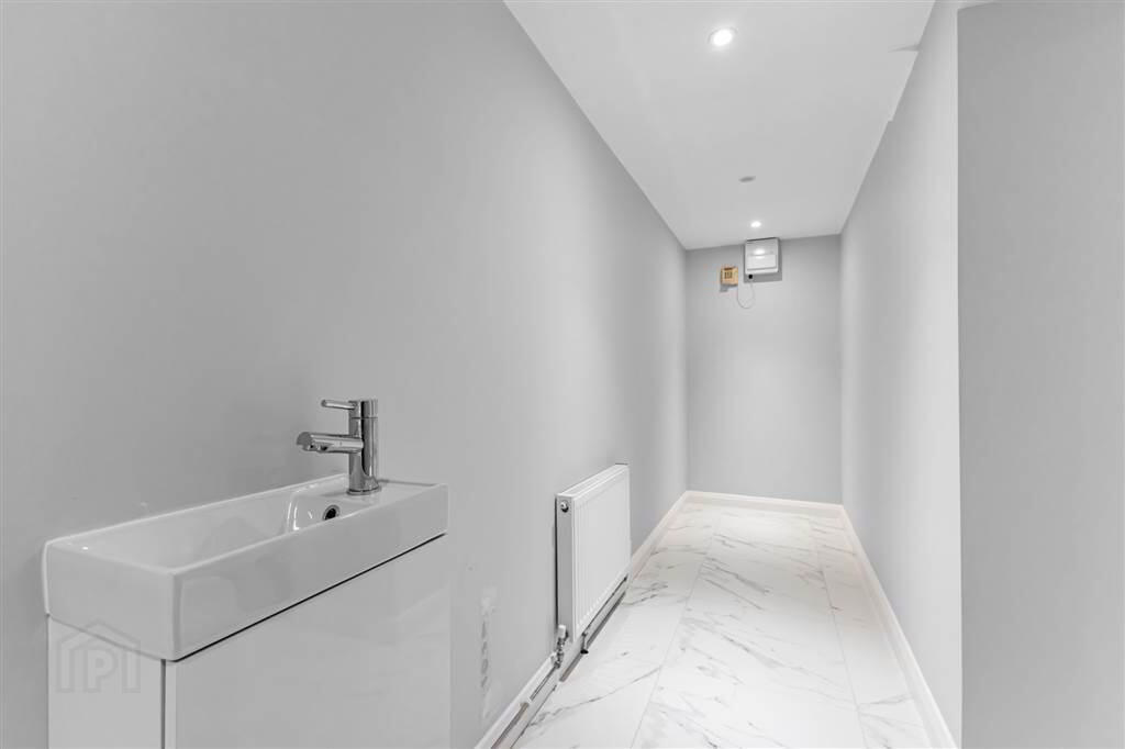 The Aureen Building, 9a The Square 11 of 20