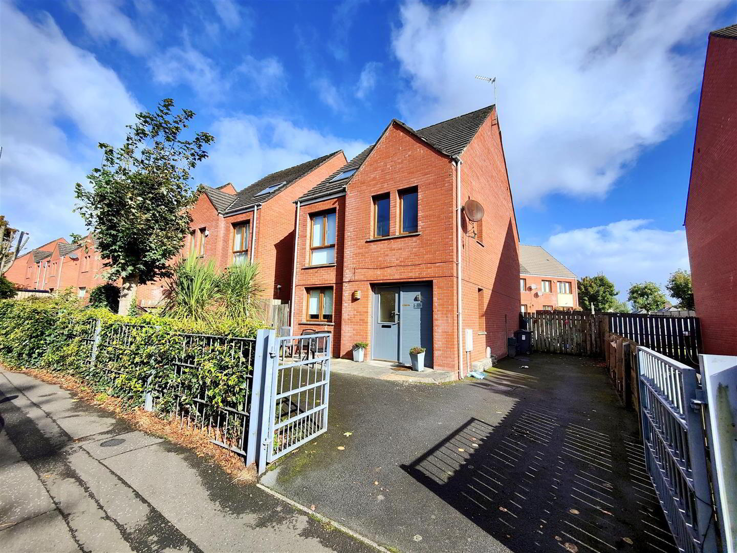 205 Alexandra Park Avenue 1 of 34