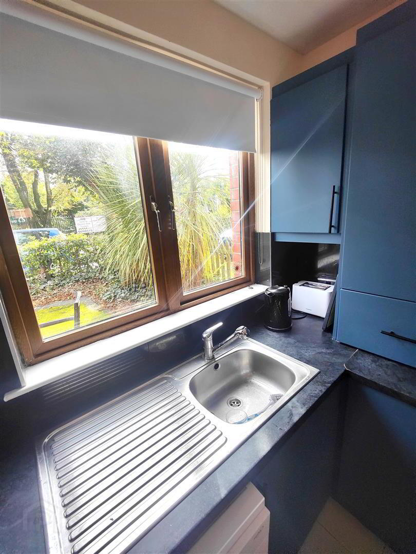 205 Alexandra Park Avenue 7 of 34