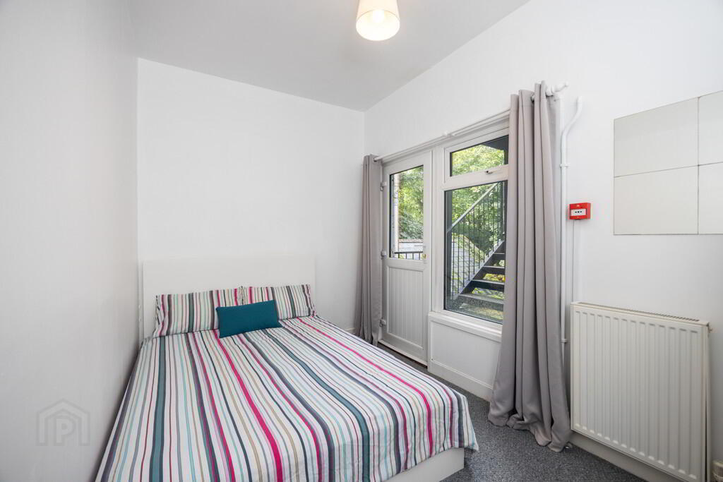 Apartment 4 1 Sandown Park 11 of 13