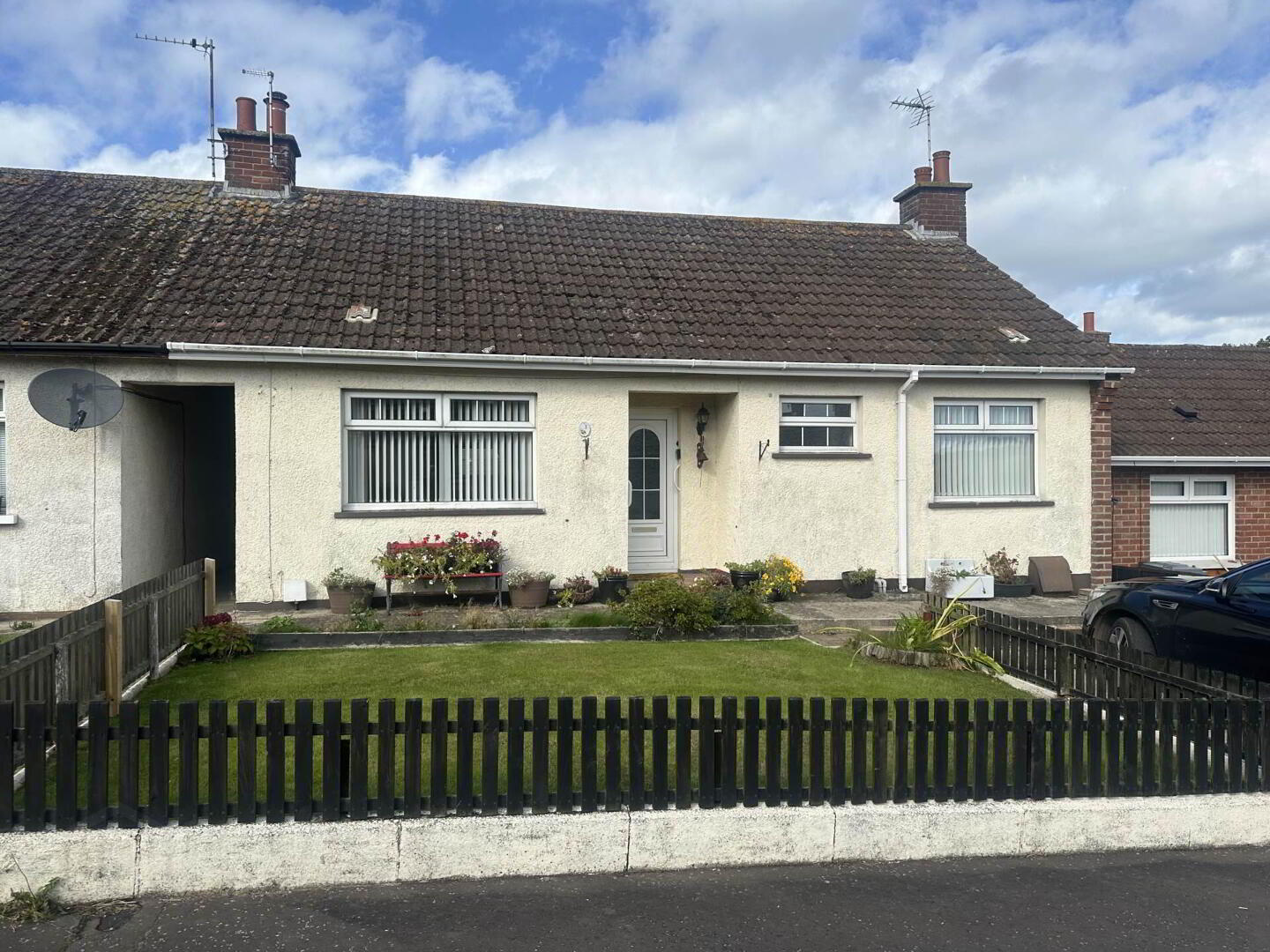 1 Springwell Gardens 2 of 2