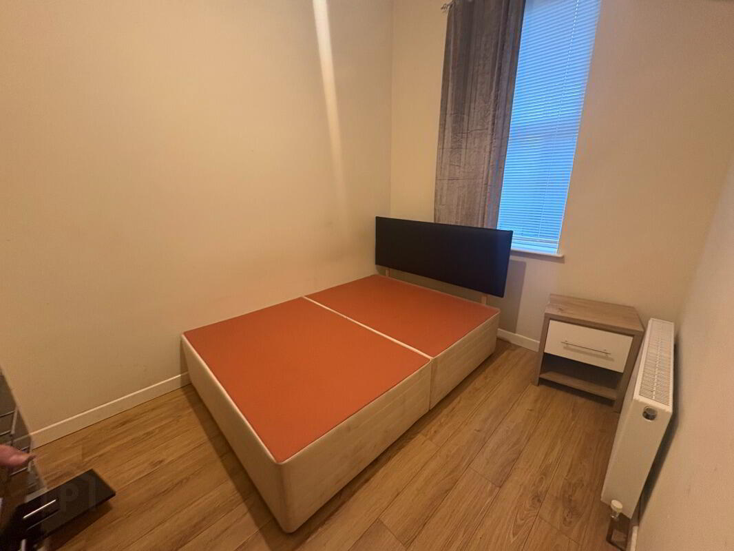 Apt 1, 104 Wellesley Avenue 4 of 7