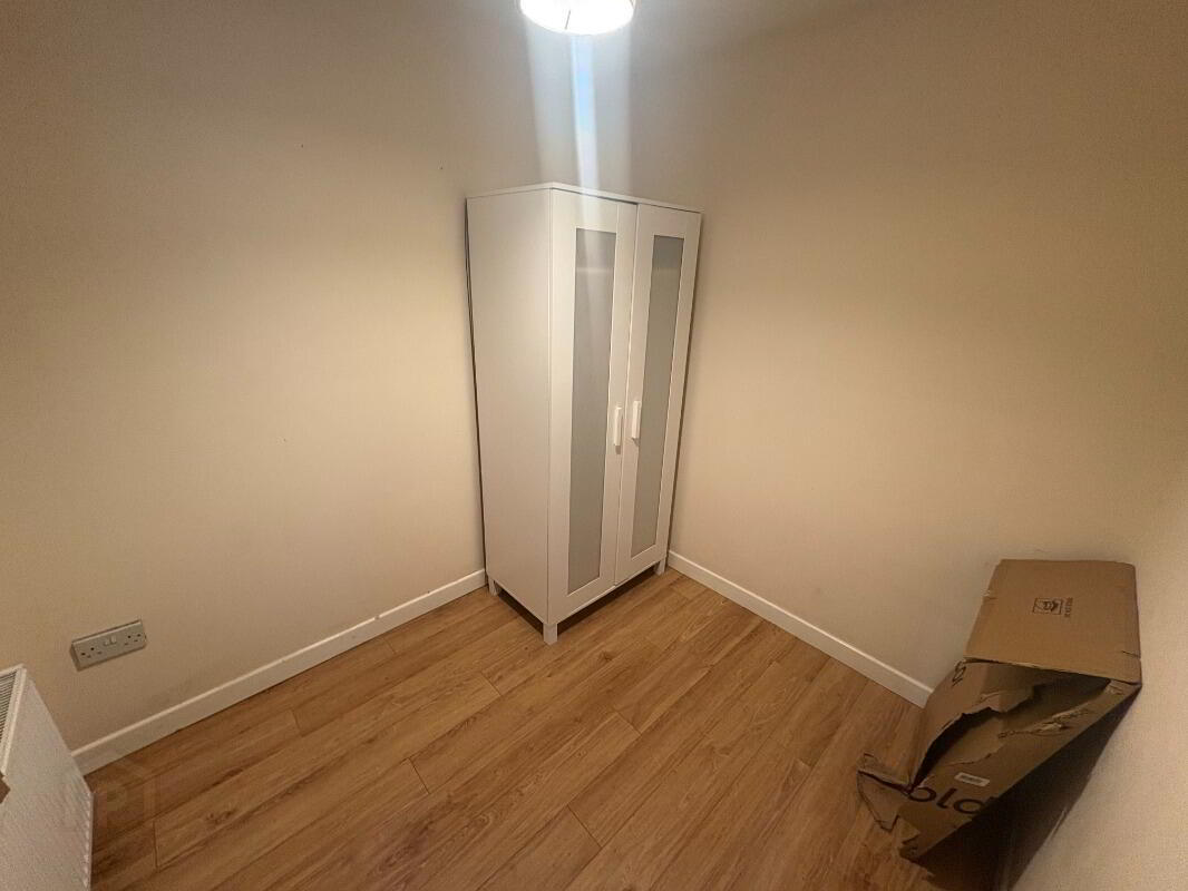 Apt 1, 104 Wellesley Avenue 5 of 7