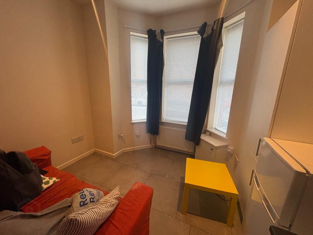 Apt 1, 104 Wellesley Avenue 6 of 7