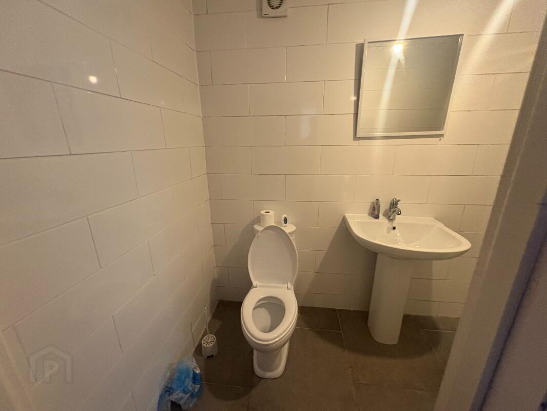 Apt 1, 104 Wellesley Avenue 7 of 7