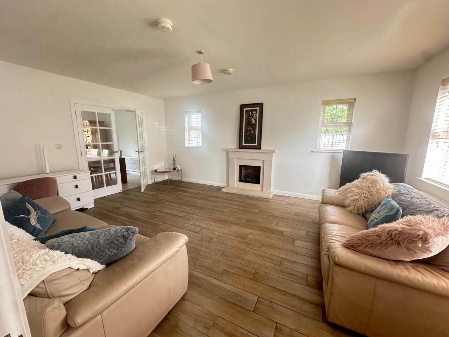 10 Riverside Mews 4 of 22