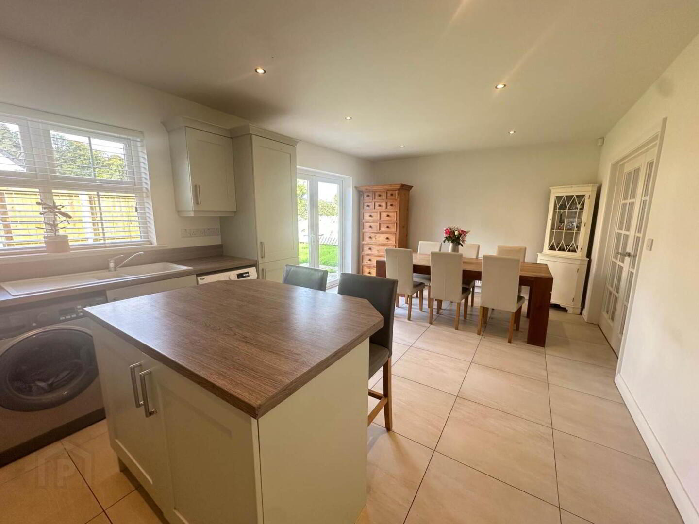 10 Riverside Mews 8 of 22