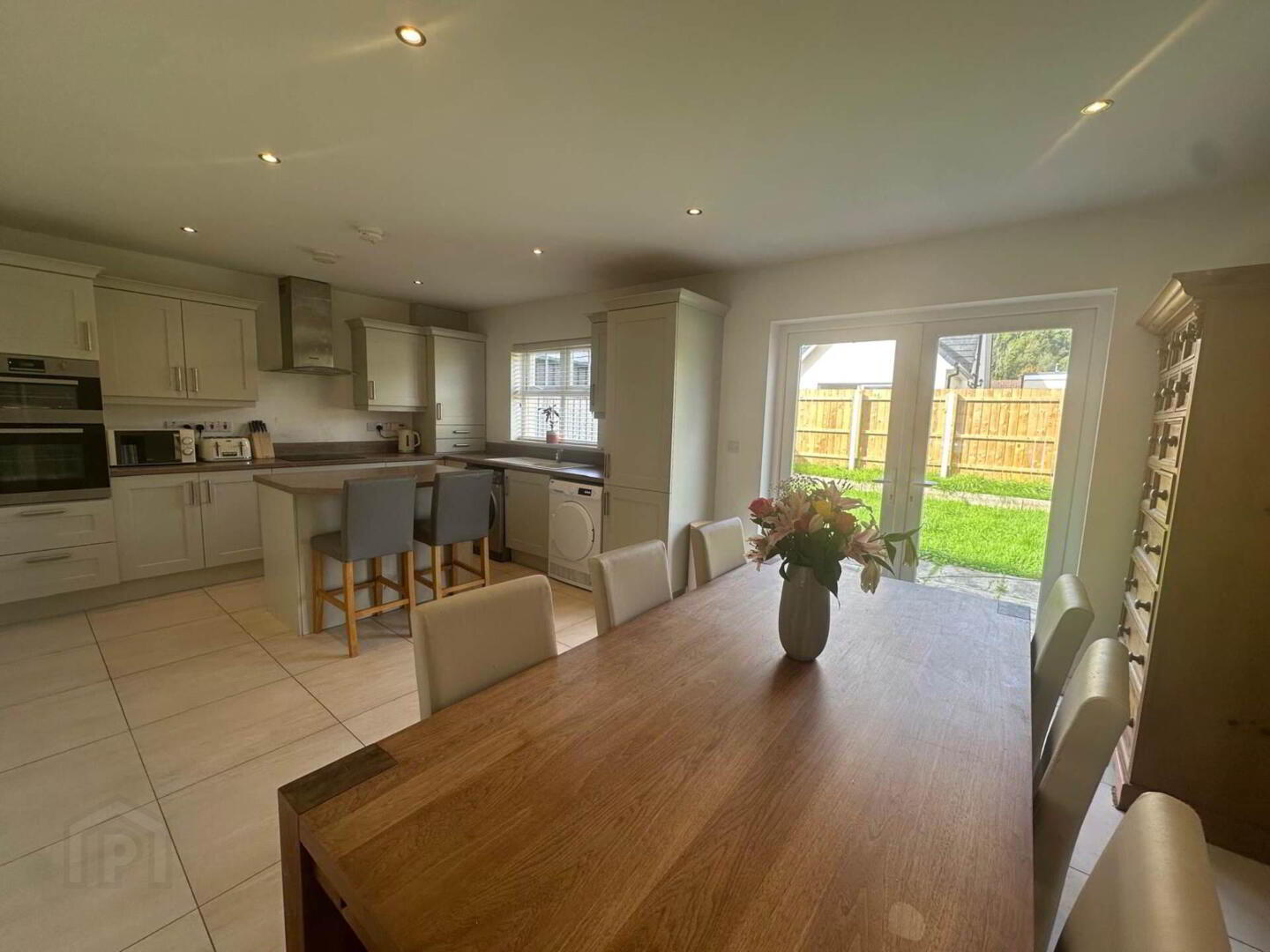 10 Riverside Mews 6 of 22