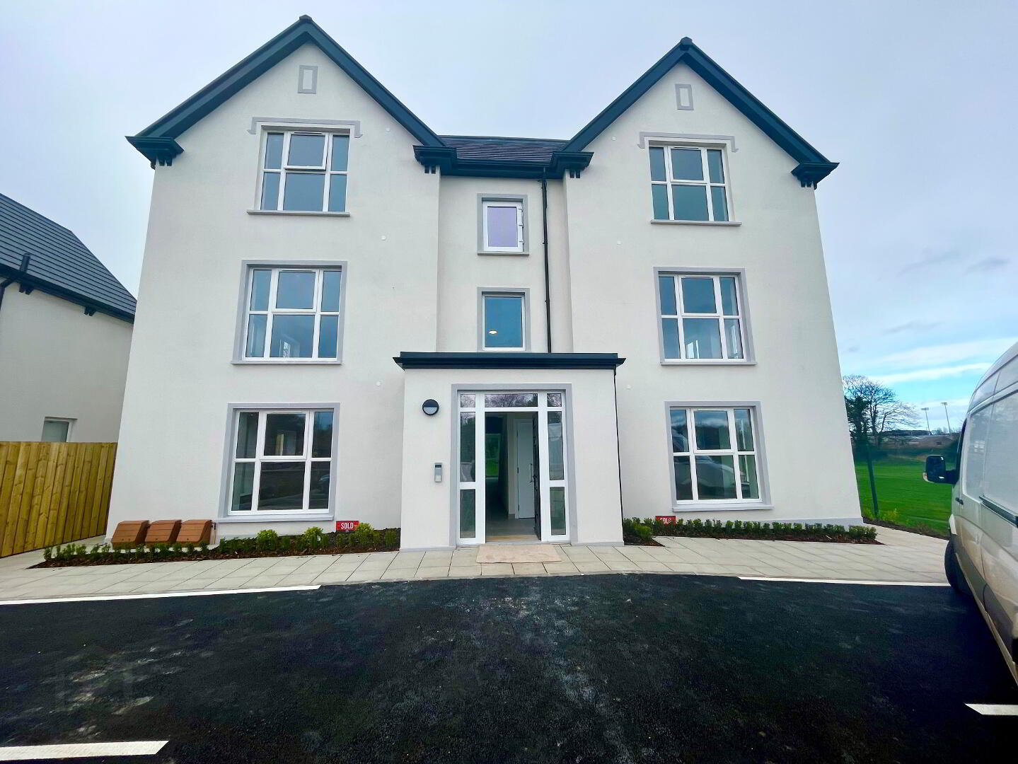 11e Boundary Lodge, Lodge Road 1 of 19