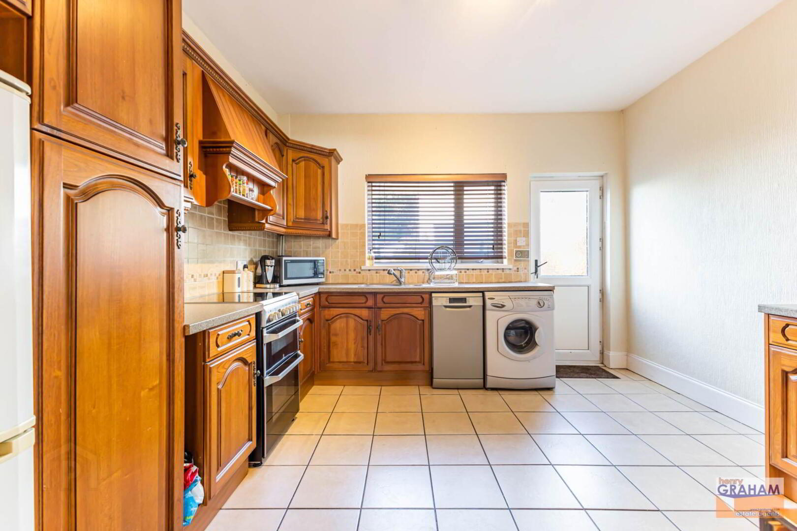 20 Nettlehill Road 11 of 27