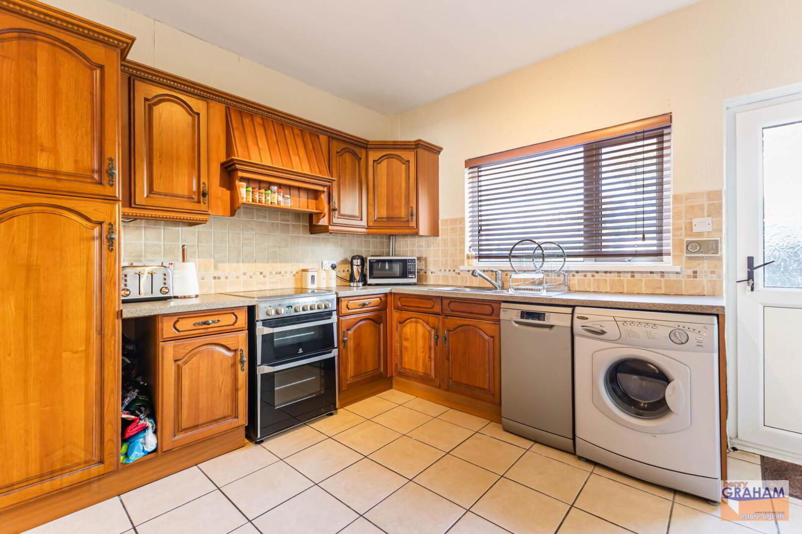 20 Nettlehill Road 10 of 27