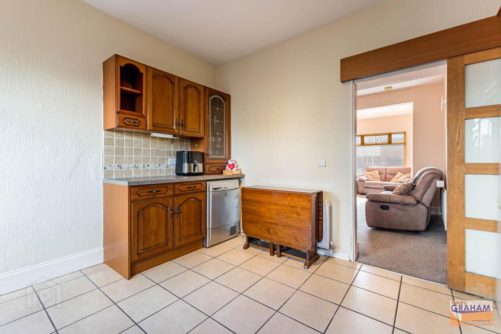 20 Nettlehill Road 13 of 27