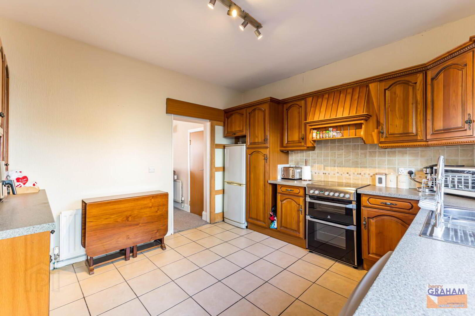 20 Nettlehill Road 12 of 27