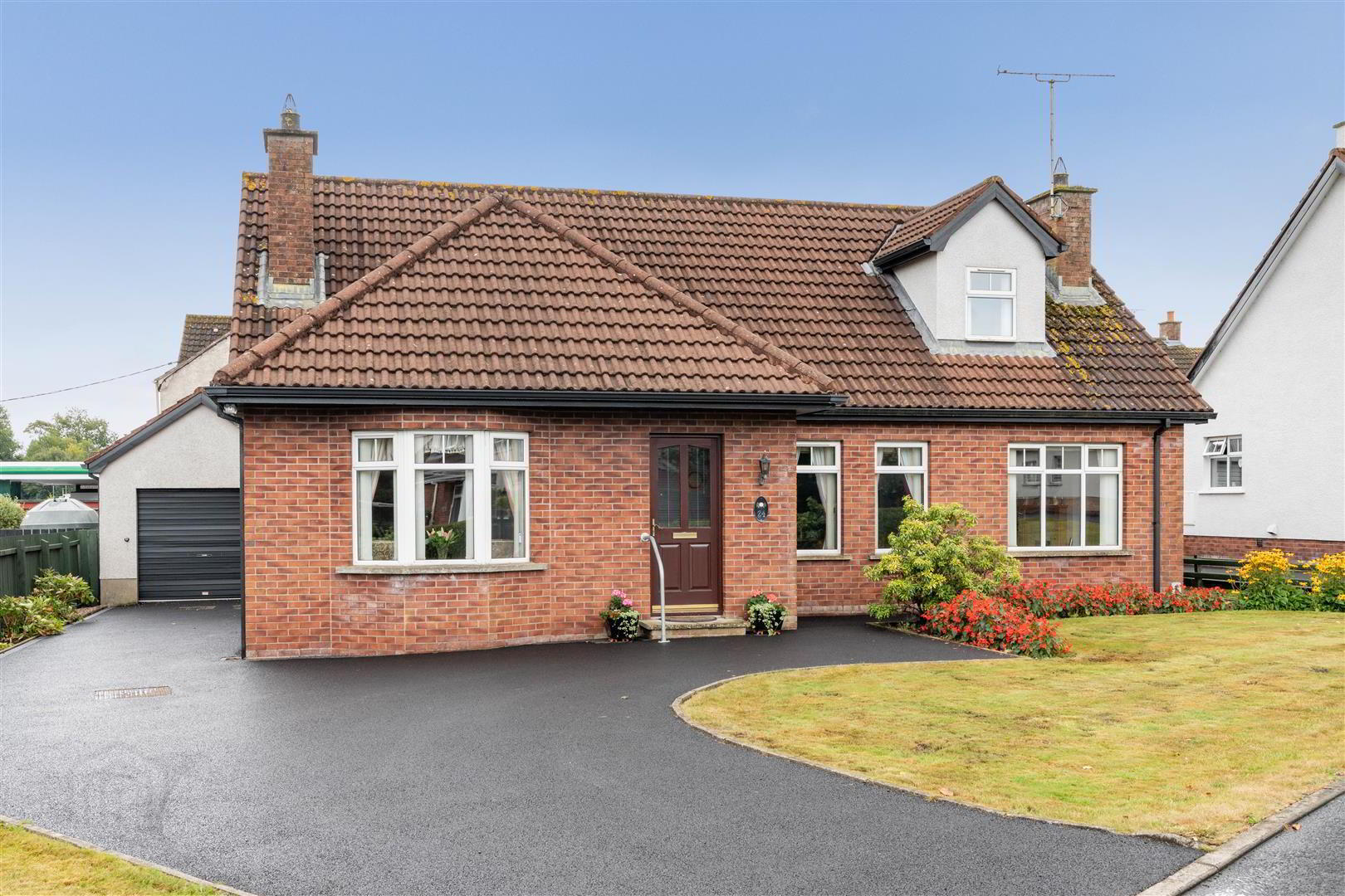 24 Ingledene 1 of 44