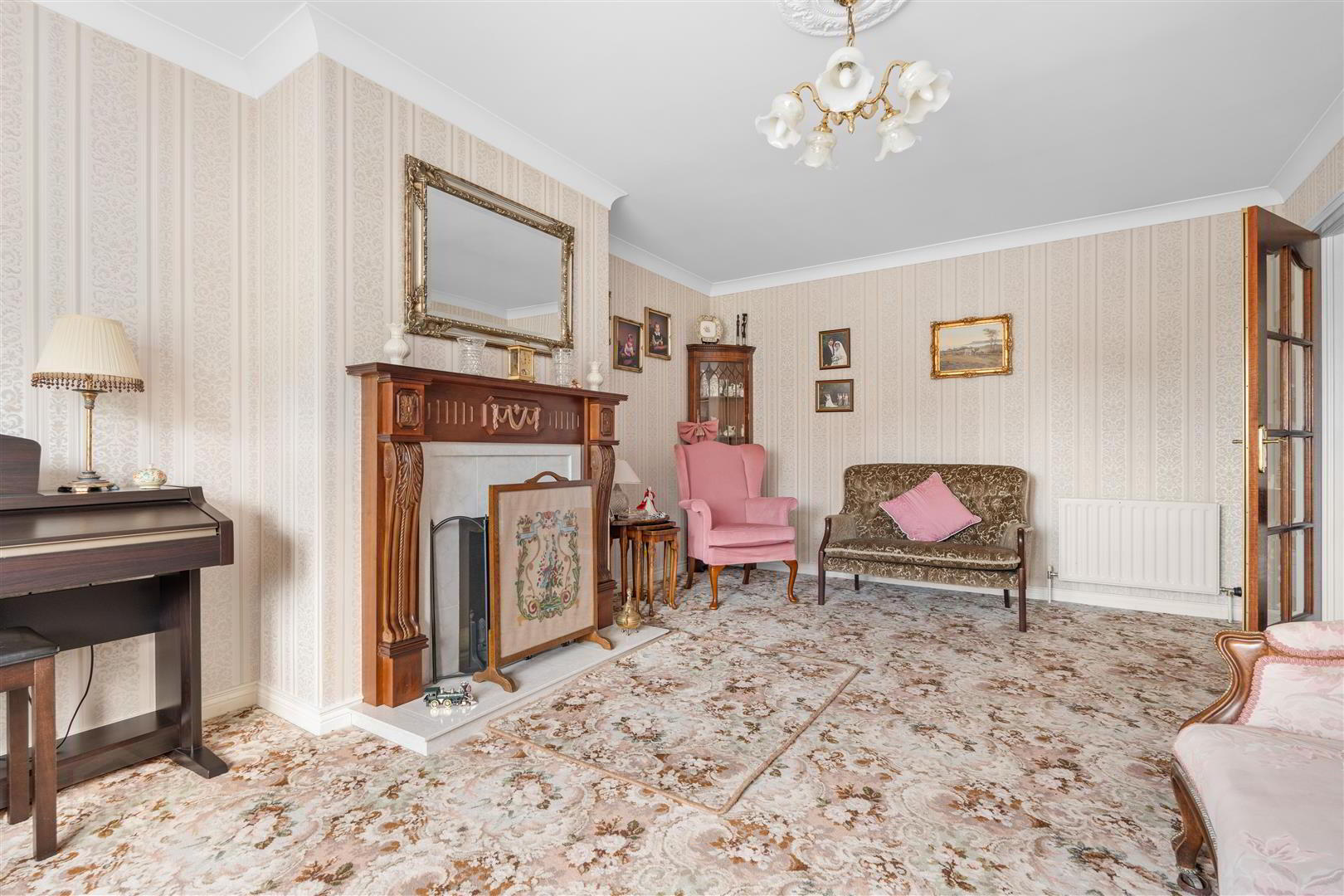 24 Ingledene 8 of 44