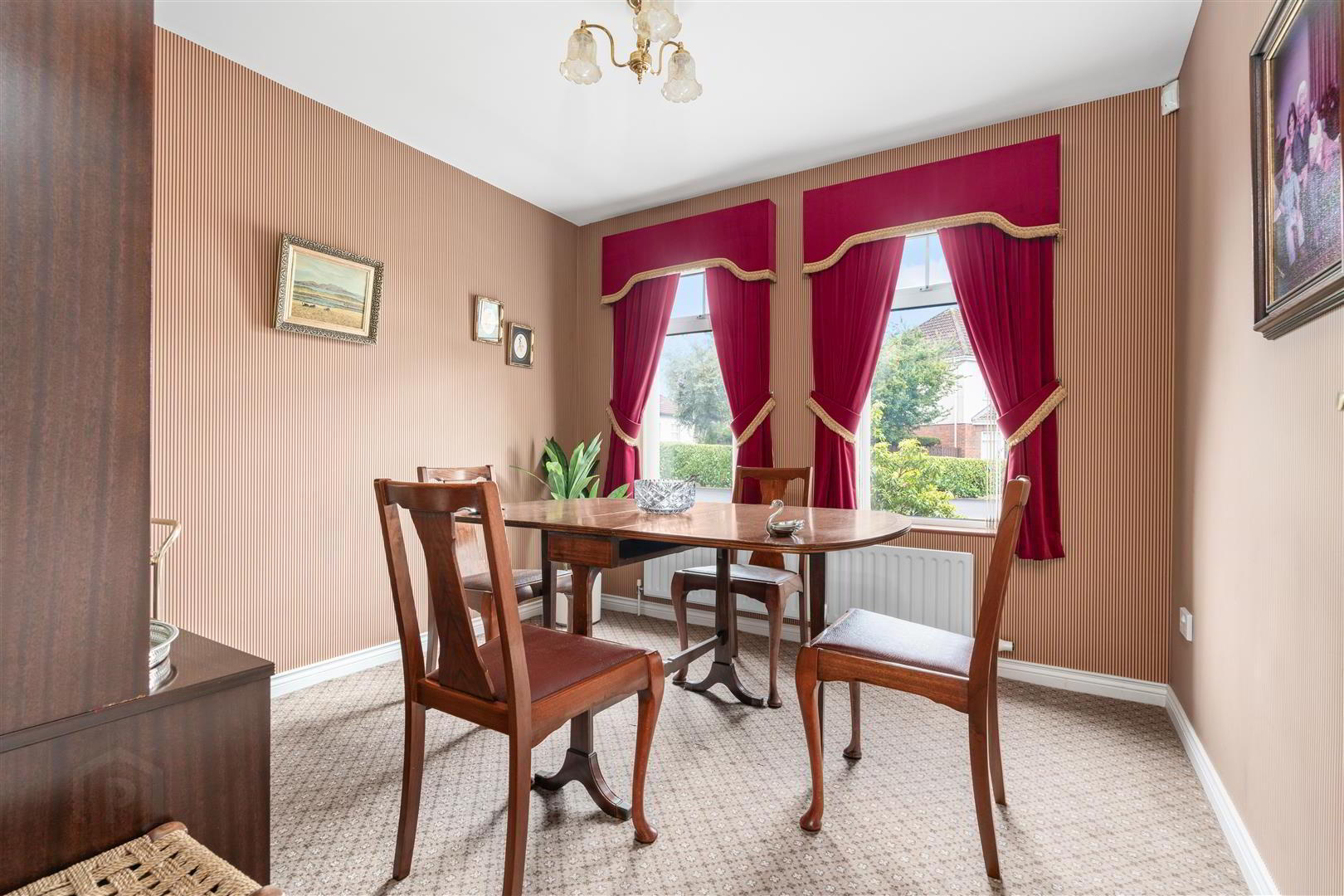 24 Ingledene 9 of 44