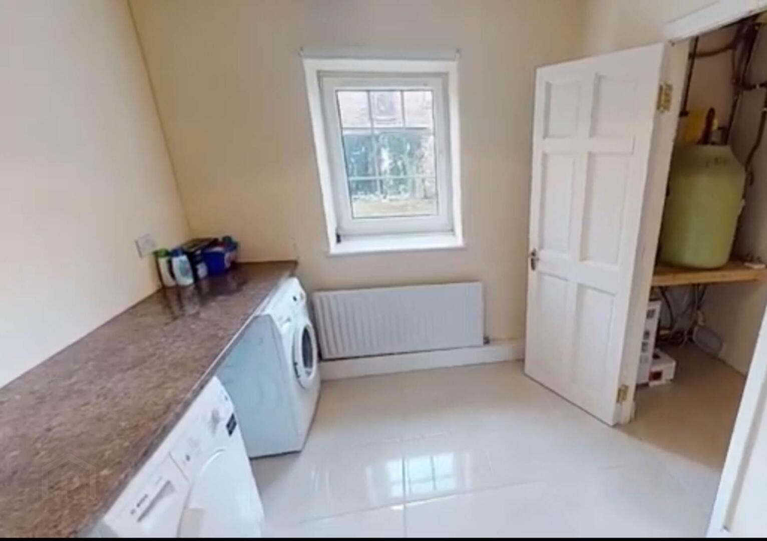 Sarsfield Street 7 of 16