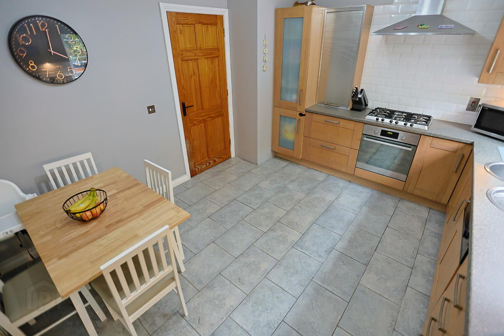 10 Meadow Bank 14 of 54