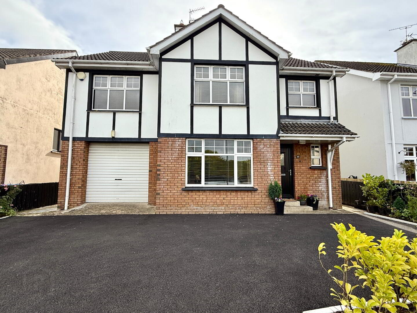 30 Thornhill Park 2 of 40