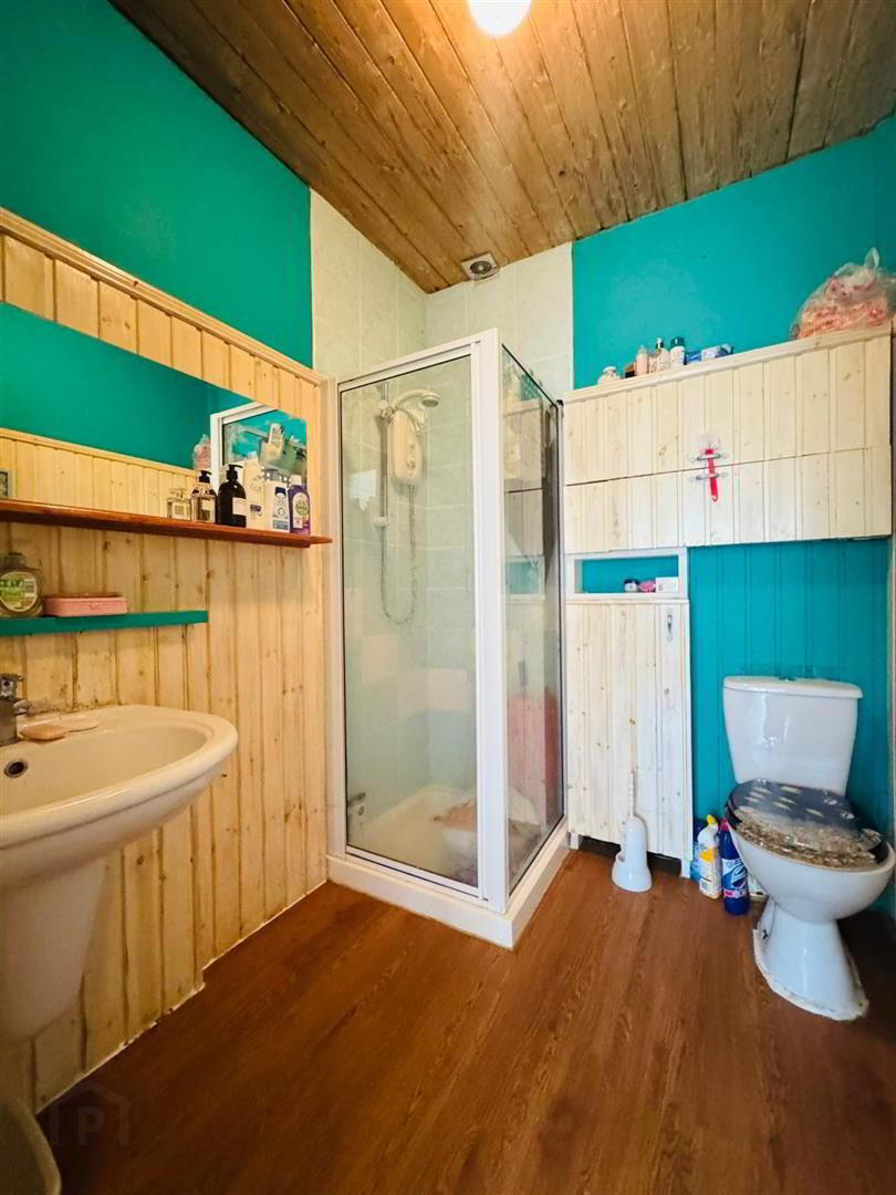 34 Ballyclare Road 12 of 20