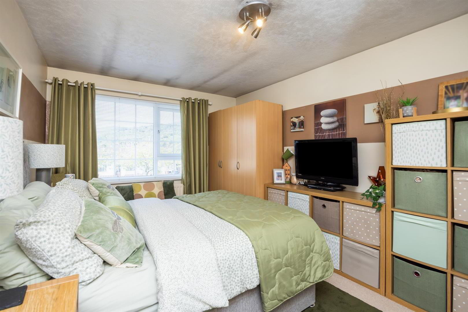 9 Glanroy Crescent 14 of 24