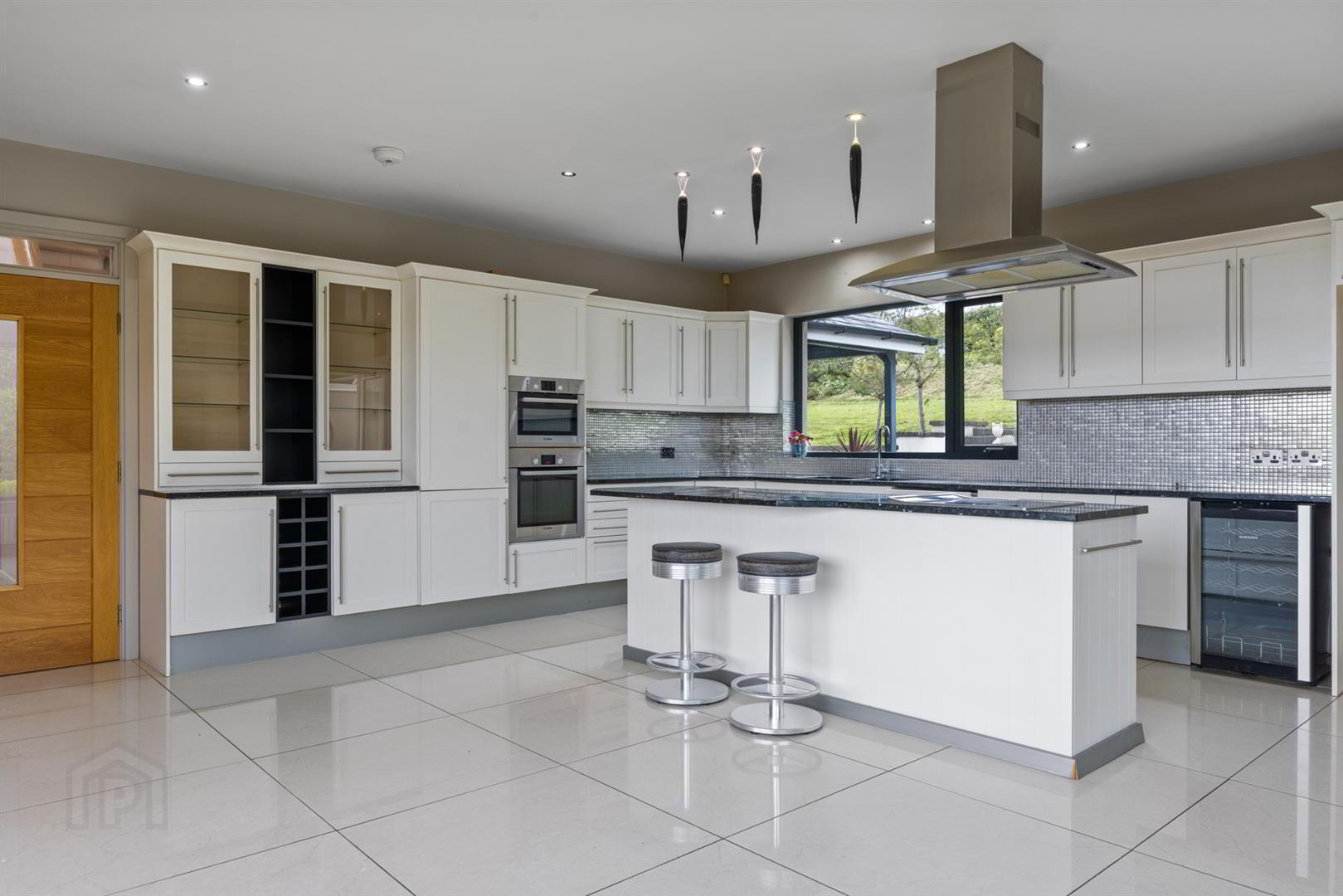 18 Larch Hill 15 of 46