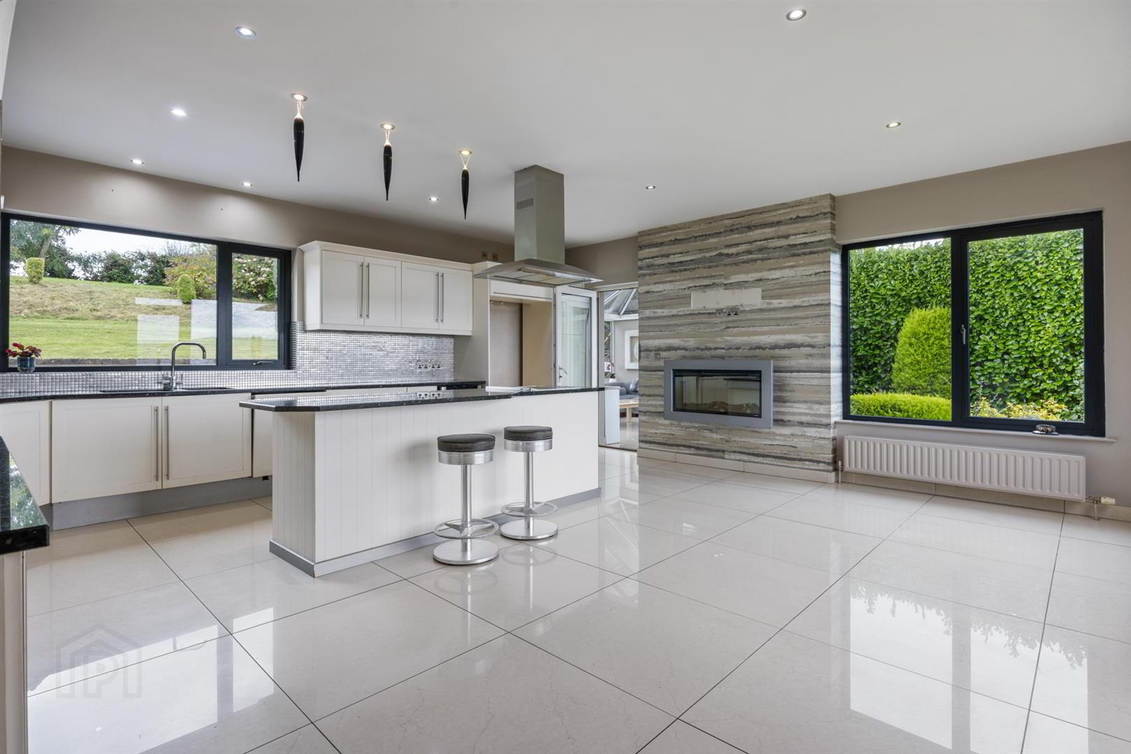 18 Larch Hill 16 of 46