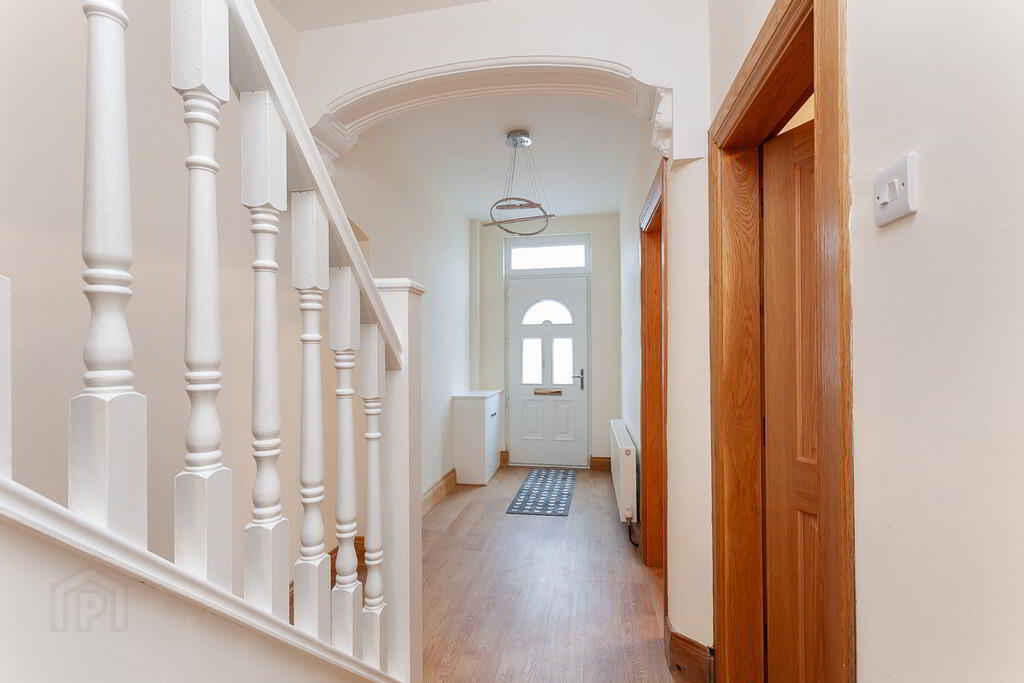146 Ravenhill Avenue 3 of 22